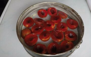 Sugared Pitted Plums