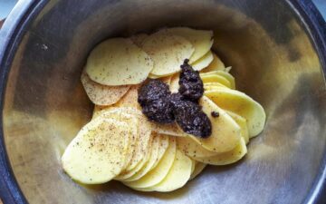 Seasoned Potatoes with the Mushroom Puree