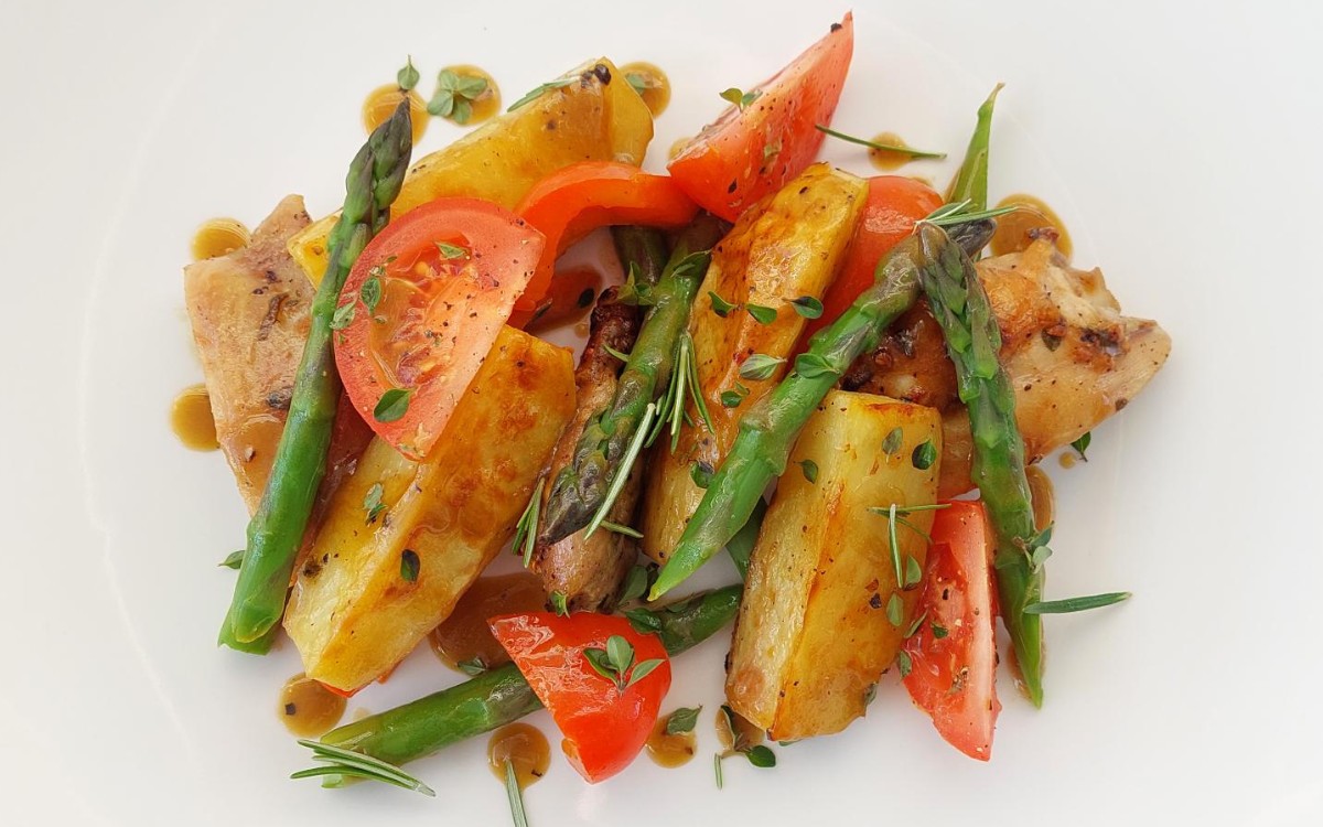 Garlic Rosemary Chicken With Asparagus And Agria Potatoes