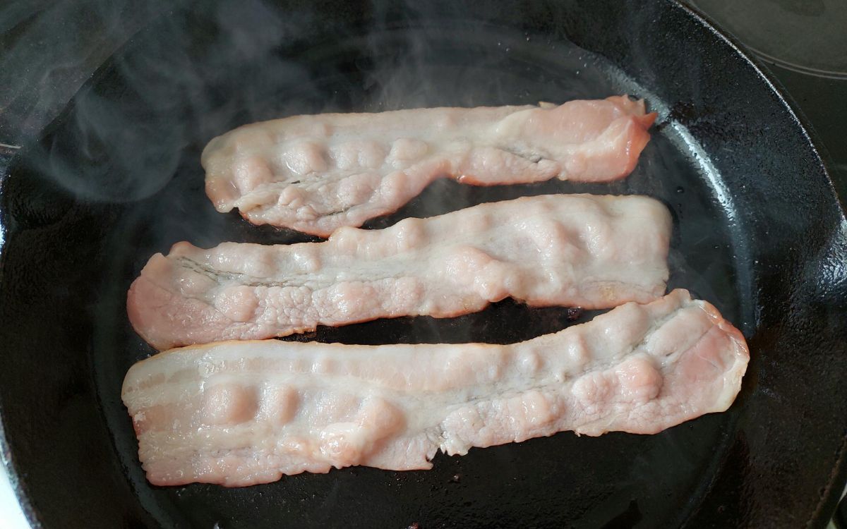 Cooking Free-Range Streaky Bacon